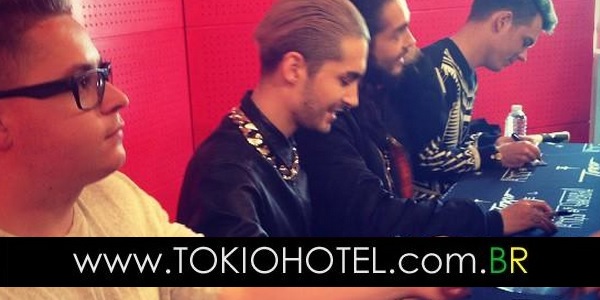 Novas fotos: Sessão de autógrafos na FNAC em Paris, França (09.10.14)