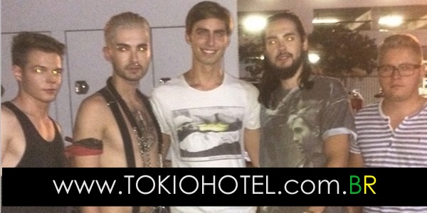 Nova Foto: Tokio Hotel nos bastidores de Love who Loves You Back (07.10.14)