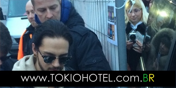 Novas Fotos: Tokio Hotel em sessão de autógrafos em Berlim, Alemanha (31.12.14)