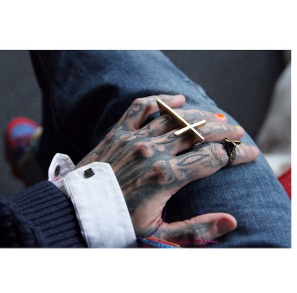 Instagram Bill Kaulitz: Detalhes (01.02.15)
