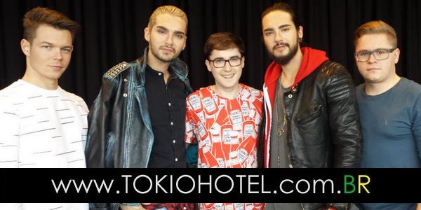 Nova foto: Tokio Hotel com Robert Choinski da rádio Eska (01.03.15)