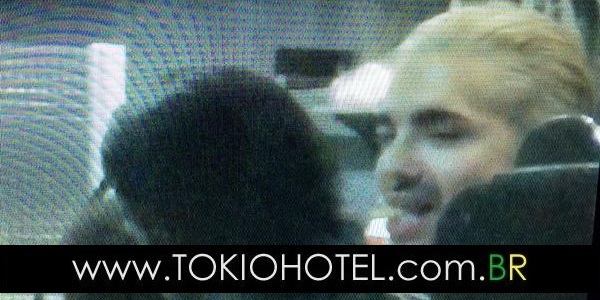 Novas fotos: Bill e Tom Kaulitz em restaurante em Los Angeles (10.05.15)
