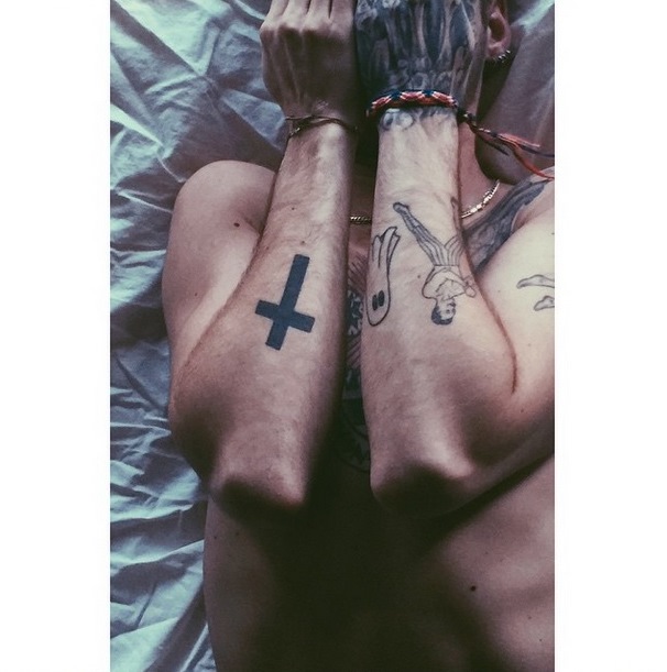 Instagram Bill Kaulitz: Cabeça nas nuvens (02.06.15)