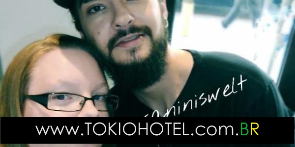 Nova Foto: Tom Kaulitz e fã em aeroporto de Berlim (21.07.15)