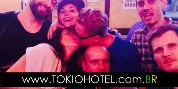 Nova foto: Gustav Schäfer com esposa e amigos (2015)