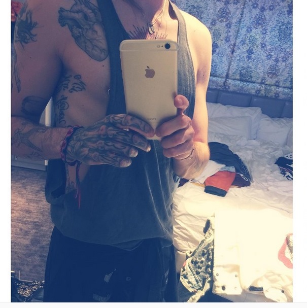 Instagram Bill Kaulitz: Quem quer ver o novo bling? (20.08.15)