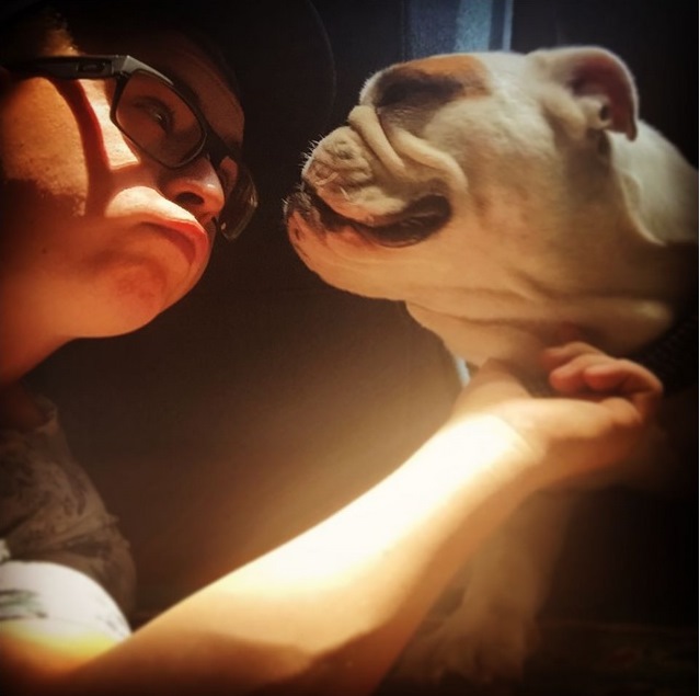 Instagram Gustav Schäfer: Abraçado com Pumba (06.08.15)
