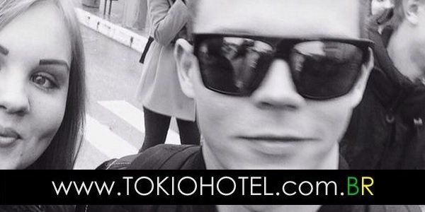 Novas fotos: Tokio Hotel no aeroporto de Novosibirsk, Rússia (13.10.15)