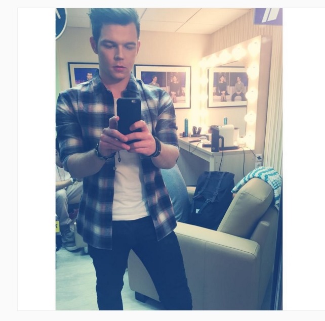 Instagram Georg Listing: Pronto para o Urgant Show (09.11.15)