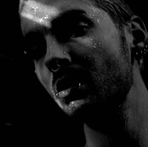 Curiosidade: Shiro Gutzie publica fotos sobre vídeo de “Love Don’t Break Me” (29.04.16)