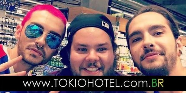 Nova foto: Bill e Tom Kaulitz com fã em Los Angeles, Califórnia (18.08.16)