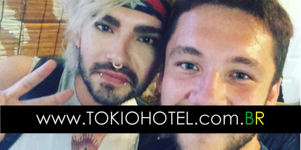 Nova Foto: Bill Kaulitz com fã em estúdio de dança em Los Angeles (03.08.16)