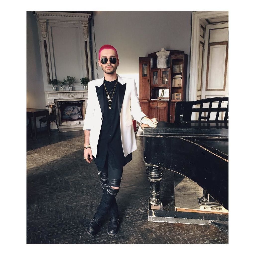Instagram Bill Kaulitz: Autografos hoje em São Petersburgo (02.10.16)
