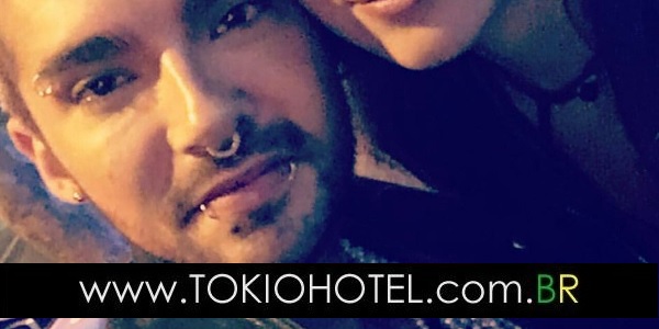 Nova foto: Bill Kaulitz com fã em Los Angeles, Califórnia (06.11.16)