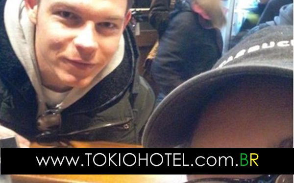 Nova Foto: Georg ao lado de fã em Manhattan, Nova Iorque (16.12.16)