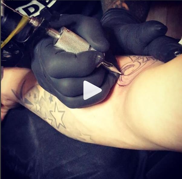 Instagram Gustav Schäfer: Nova Tatuagem (16.12.16)
